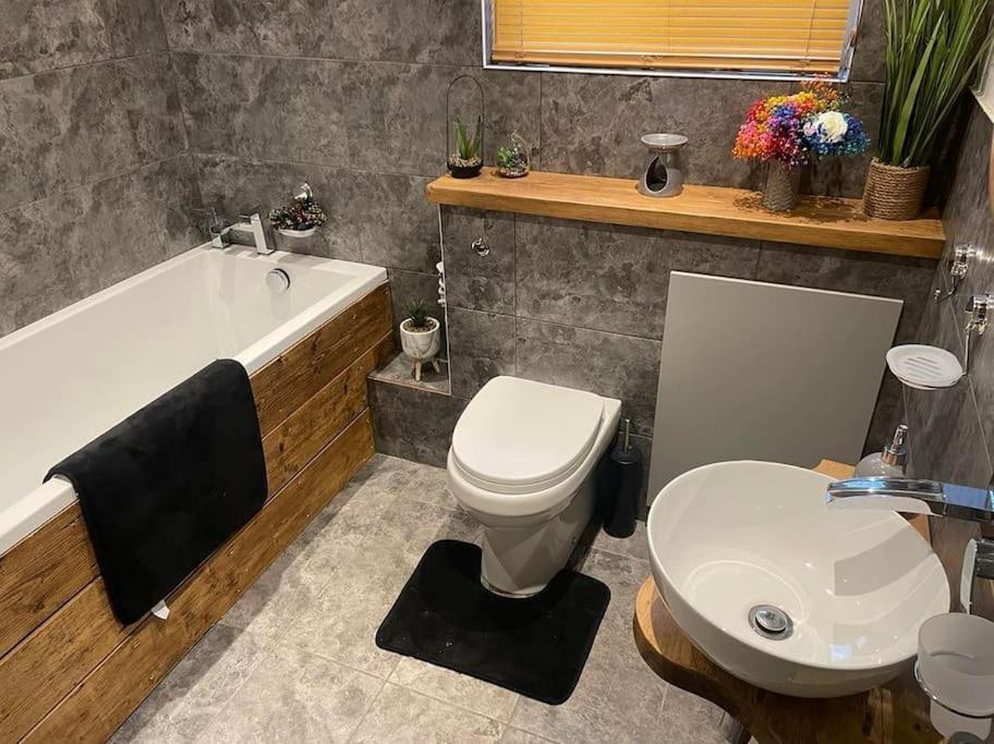 Cosy Bungalow In A Handy Location Market Harborough Exteriör bild
